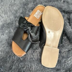 Bueno Black Women's Slide Sandals